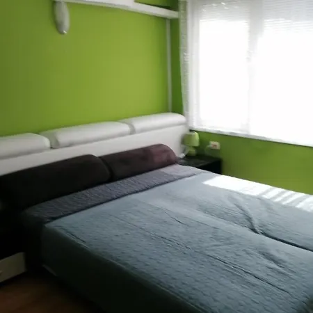 Center And Apartment *