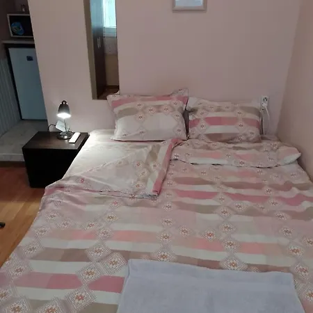 Center And Apartment Warna